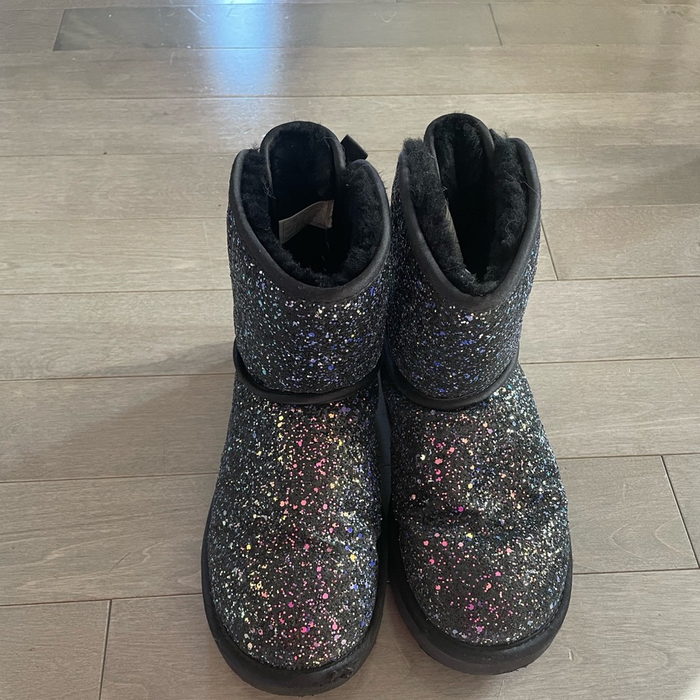Ugg Glitter Back bow Booties sz 7